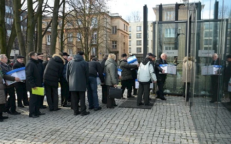 Ponad 920 tysięcy podpisów jest już w Sejmie