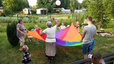 Uczniowie z Zespołu Szkół nr 5 integrowali się z działkowcami