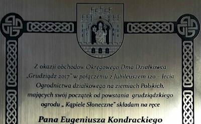 Okolicznościowy medal i tablica dla Prezesa PZD